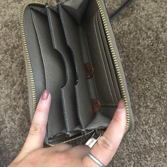 MK wristlet - Picture 2 of 2